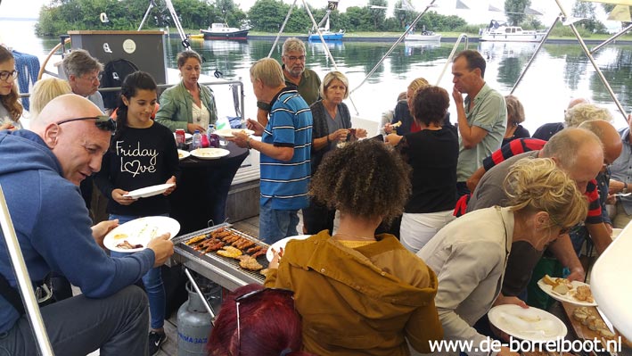 Familiedag in Zeewolde of Harderwijk organiseren? Wij hebben leuke vaartochten met een overheerlijke BBQ!